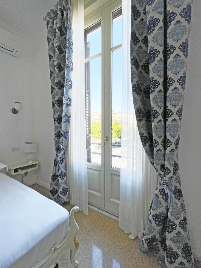 Isola - Smart Aparthotel メッシーナ エクステリア 写真